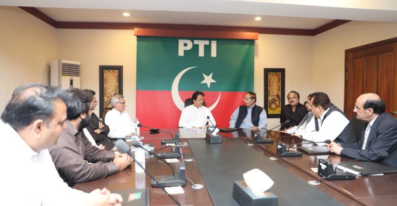 Imran Khan, Shujaat Hussain, Parvez Elahi meeting (3)