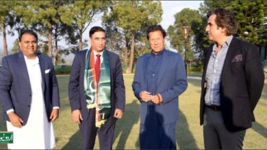 Munir Ahmad Khan, Imran Khan