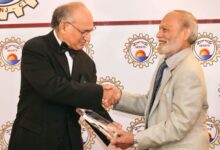 انجنئیربدر بھٹی کو ”این ای ڈی“ یونیورسٹی المنائی ایسوسی ایشن کی جانب سے لائف ٹائم اچیومنٹ ایوارڈ 