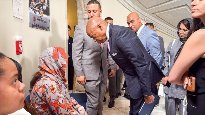 نیویارک میں پاکستانی خاتون پر نفرت انگیز حملہ، مئیر ایرک ایڈمز کا سخت ردعمل