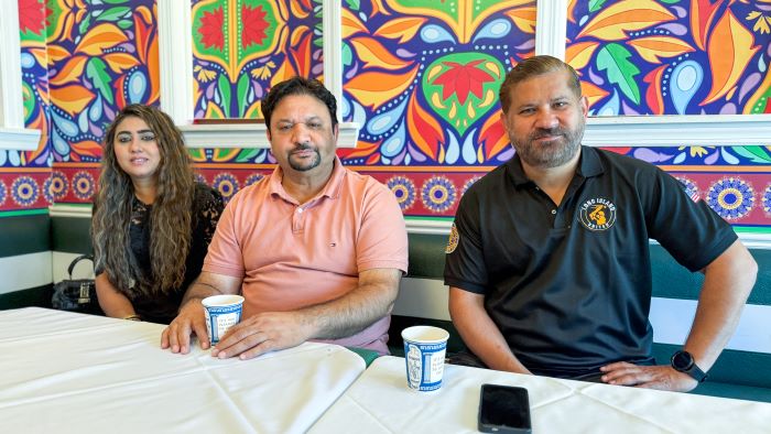 پاکستانی امریکن کمیونٹی یو ایس اے ( پیک یو ایس اے ) کے ہمایوں شبیر، عاصم ملک ، مدیحہ مصطفی