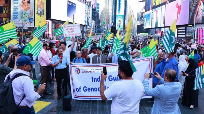 نیویارک کے ٹائمز سکوائر پر یوم استحصال کشمیر کے حوالے سے بڑا احتجاجی مظاہرہ