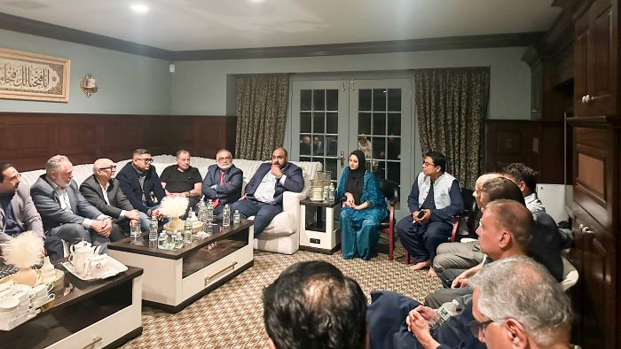 علی نجمی نے شرکاءکو زوہران ممدانی کے انتخابی ایجنڈے کی تفصیلات سے آگاہ کیا اور کہا کہ یہ الیکشن ، علی نجمی کا نہیں بلکہ کمیونٹی کا ہے اور ممدان کی کامیابی انویارکرز اور امیگرنٹ کمیونٹیز کی کامیابی ہو گی،علی نجمی