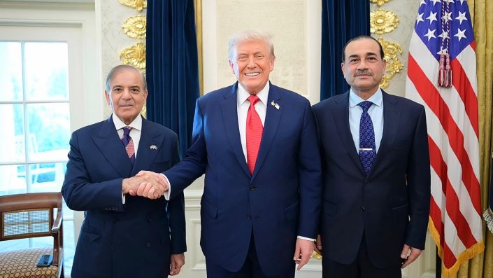 وائٹ ہاؤس میں شہباز شریف ، جنرل عاصم منیر کی صدر ٹرمپ سے ملاقات