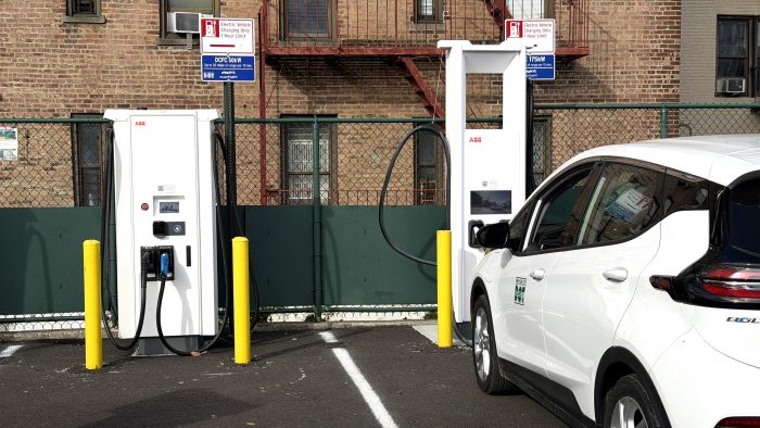 برونکس میں پبلک الیکٹرک گاڑیوں کےلئے نیا فاسٹ چارجنگ اسٹیش قائم