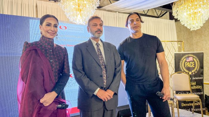 نیویارک میں شوکت خانم کینسر ہسپتا ل کےلئے مقصود ملک نے ایک کروڑ روپے کا اعلان کیا تو شعیب اختر اور ریما حیران ہی رہ گئے