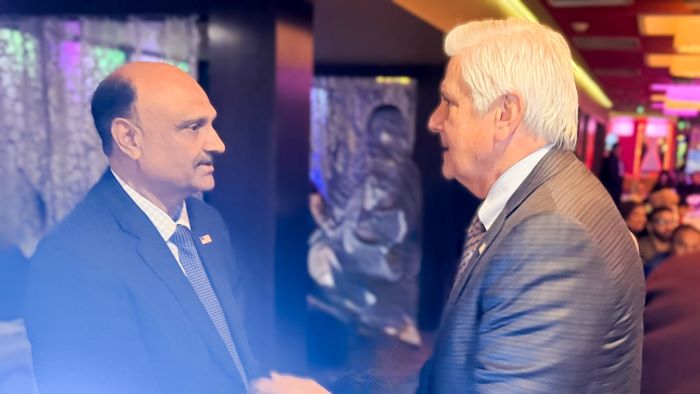 چوہدری اکرم کی ناسا کاؤنٹی ایگزیکٹو بروس بلیک مین سے ملاقات