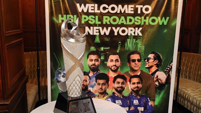 ٹائمز سکوائر نیویارک پر پی ایس ایل ٹرافی کی نمائش ، پاکستانی کرکٹ سٹارز نے کرکٹ کے رنگ بکھیر دئیے