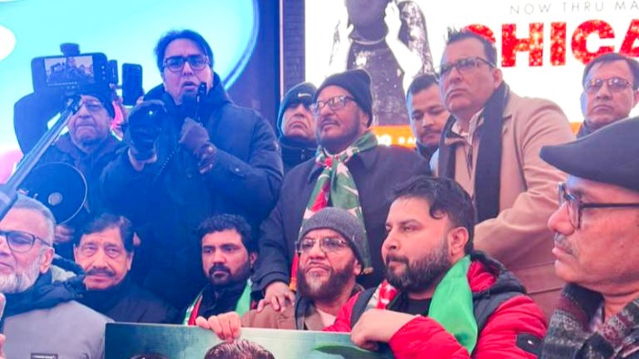 نیو یارک ٹائمز اسکوائر میں عمران خان کی حمایت میں بڑا احتجاجی مظاہرہ