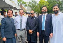 ٹاؤن آف ہیمپسٹیڈ کے سپروائزر جان فریٹی مسلم امریکن کمیونٹی کو عید کی مبارکباد دینے کے لئے حمزہ مسجد لانگ آئی لینڈ پہنچ گئے
