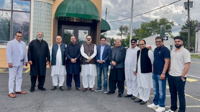 نوید وڑائچ کے صدر سیالکوٹ بار ایسوسی ایشن سعید احمد بھلی اورسابق صدر کھاریاں بار ایسوسی ایشن ناصر احمد چھپر کے اعزاز میں استقبالیہ میں دوست احباب کی شرکت