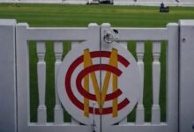 کرکٹ: آئی سی سی کے نئے قوانین، وقت ضائع کرنے والے بلے بازوں پر جرمانہ اور پنک بال کا ٹرائل شروع